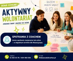 Plakat na którym widzimy troje młodych ludzi siedzących przy stole nad dużą kartką i ustalających plan działania